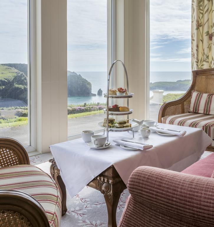 Cove & Hotel Mullion
