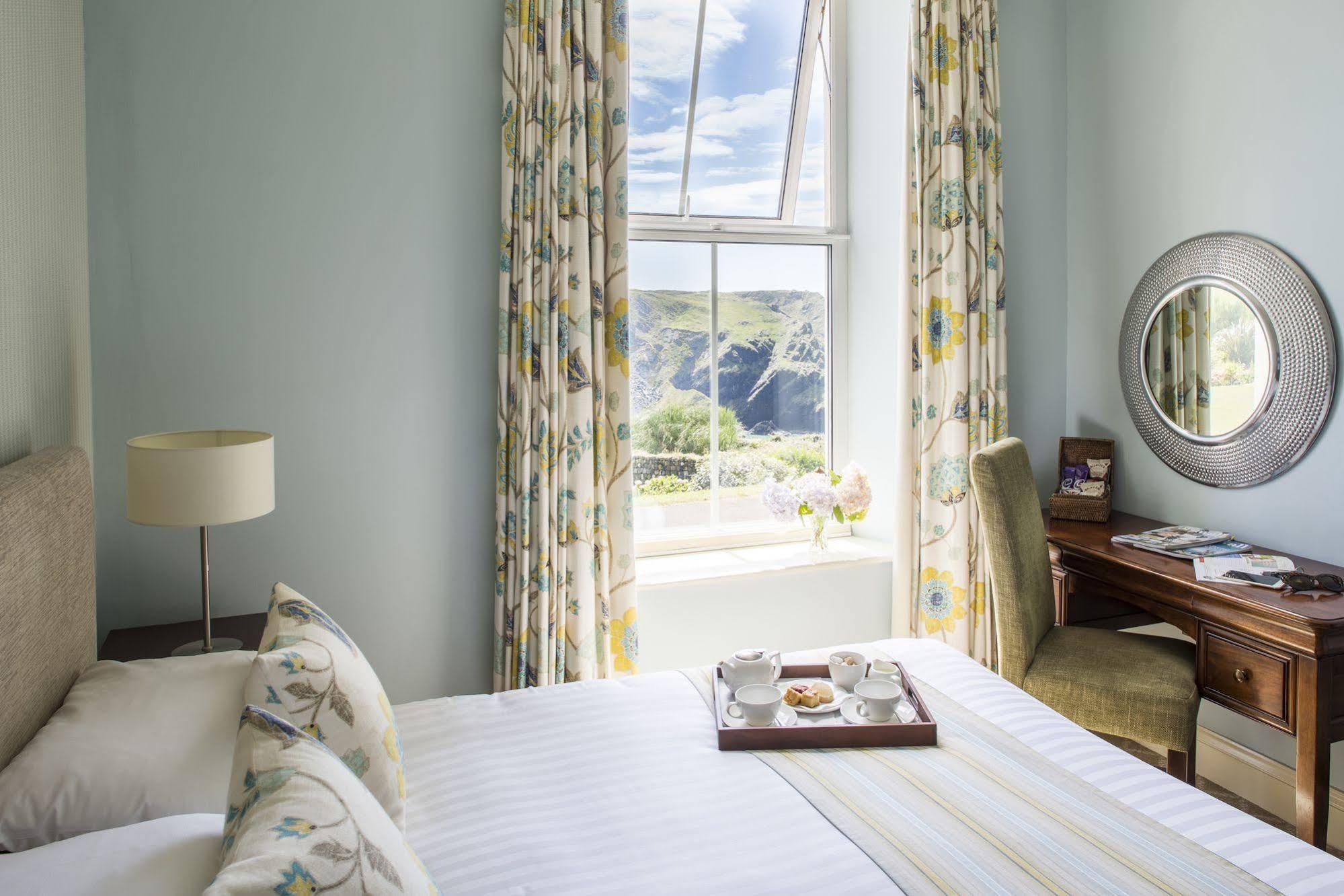 Cove & Hotel 4*